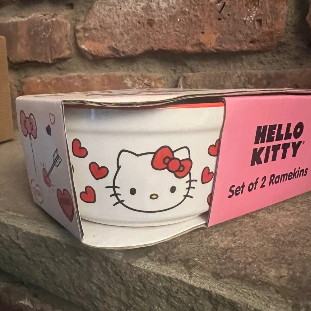 Hello Kitty ramekins - Picture 3 of 3